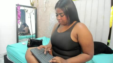 Snapshot of nicol_zurich chatting on 06/09/26, 10:32 NIKOL online show from 06/09/26, 10:32