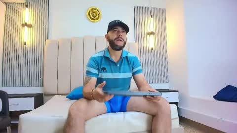 Snapshot of nicolas_cray chatting on 05/19/26, 12:11 NICOLAS online show from 05/19/26, 12:11