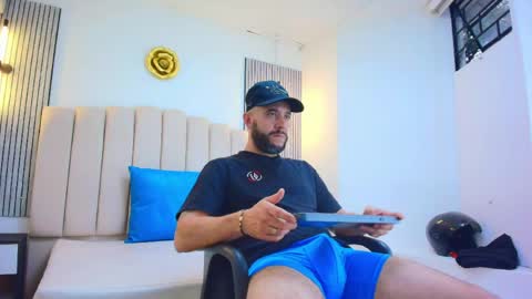 Snapshot of nicolas_cray chatting on 05/21/26, 12:12 NICOLAS online show from 05/21/26, 12:12
