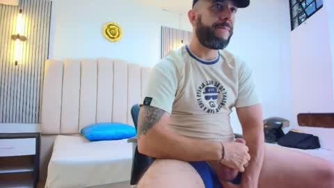 Snapshot of nicolas_cray chatting on 05/22/26, 12:11 NICOLAS online show from 05/22/26, 12:11