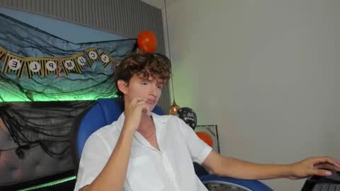 Snapshot of nicolasferrer18 chatting on 10/31/25, 05:14 nicolasferrer18 online show from 10/31/25, 05:14