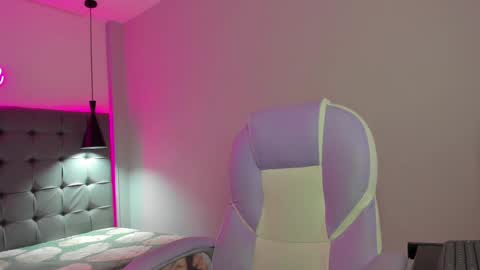 Snapshot of nicolasferrer18 chatting on 11/02/25, 07:27 nicolasferrer18 online show from 11/02/25, 07:27