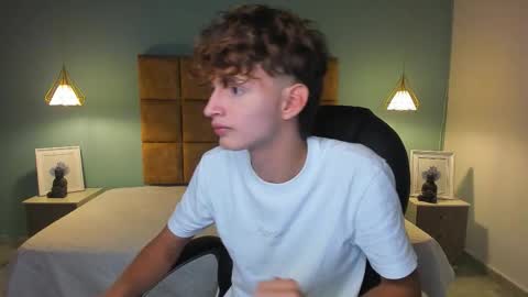 Snapshot of nicolasferrer18 chatting on 11/15/25, 07:21 nicolasferrer18 online show from 11/15/25, 07:21