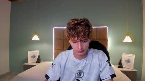 Snapshot of nicolasferrer18 chatting on 11/19/25, 07:36 nicolasferrer18 online show from 11/19/25, 07:36