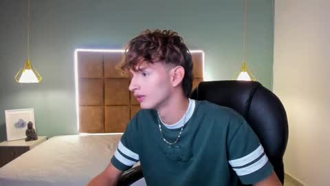 Snapshot of nicolasferrer18 chatting on 11/22/25, 07:24 nicolasferrer18 online show from 11/22/25, 07:24