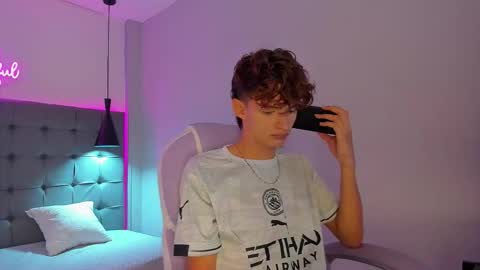 Snapshot of nicolasferrer18 chatting on 11/25/25, 07:25 nicolasferrer18 online show from 11/25/25, 07:25