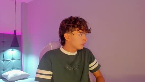 Snapshot of nicolasferrer18 chatting on 11/28/25, 07:27 nicolasferrer18 online show from 11/28/25, 07:27