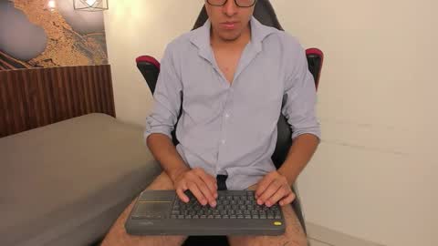 Snapshot of nicolasfine chatting on 12/01/25, 05:40 nicolasfine online show from 12/01/25, 05:40