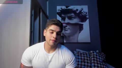 Snapshot of nicolasmuscle chatting on 06/29/26, 04:18 Andres online show from 06/29/26, 04:18