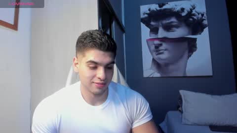 Snapshot of nicolasmuscle chatting on 07/05/26, 04:58 Andres online show from 07/05/26, 04:58
