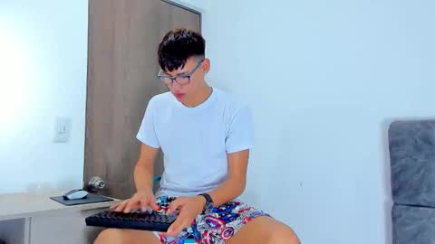 nicolastorres__ online show from 11/08/25, 03:18