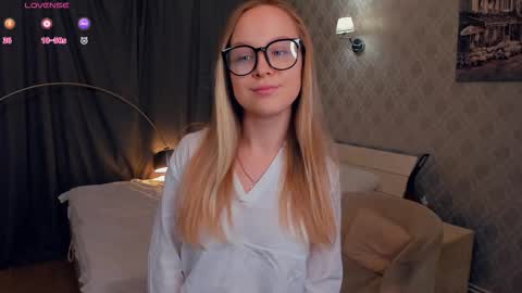 Nicoletta online show from 10/21/25, 02:40