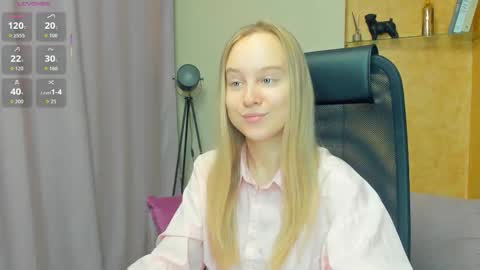 Snapshot of nicolavanderbie chatting on 11/25/25, 07:03 Nicoletta online show from 11/25/25, 07:03