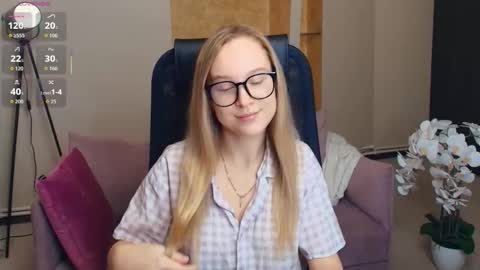 Snapshot of nicolavanderbie chatting on 12/04/25, 07:11 Nicoletta online show from 12/04/25, 07:11