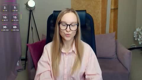 Snapshot of nicolavanderbie chatting on 12/13/25, 07:53 Nicoletta online show from 12/13/25, 07:53