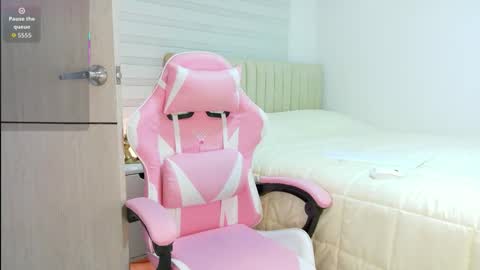 Snapshot of nicolblossom_ chatting on 10/06/25, 04:04 Nicol  online show from 10/06/25, 04:04