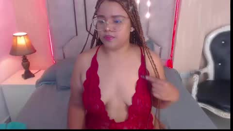 Snapshot of nicolbonnie chatting on 10/17/25, 08:33 Nicolle online show from 10/17/25, 08:33
