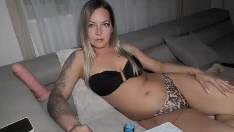 Snapshot of nicole122031 chatting on 05/09/26, 09:20 Secret Amateur HuGirl online show from 05/09/26, 09:20