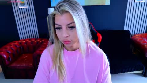 Snapshot of nicole___19 chatting on 04/10/26, 11:48 Nico online show from 04/10/26, 11:48
