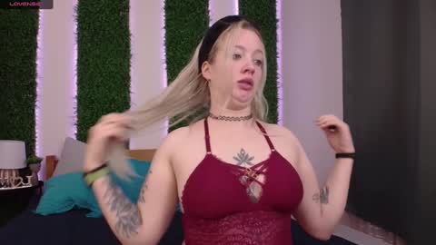 Nicole online show from 01/19/25, 07:15