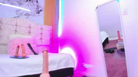 Snapshot of nicole_allen1 chatting on 02/22/25, 09:26 Nicole online show from 02/22/25, 09:26