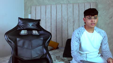 nicole_and_thiago online show from 01/28/25, 07:53