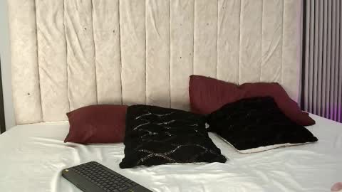 nicole_and_thiago online show from 09/21/25, 08:21