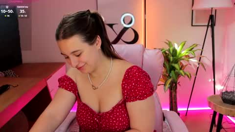 Snapshot of nicole_de_lux chatting on 06/30/26, 05:41 Nicole De Lux online show from 06/30/26, 05:41
