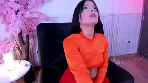 Snapshot of nicole_diaz7 chatting on 11/21/25, 01:10 nicole_diaz7 online show from 11/21/25, 01:10