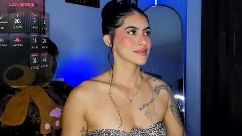 Snapshot of nicole_duran3095 chatting on 12/18/25, 03:45 Nick online show from 12/18/25, 03:45