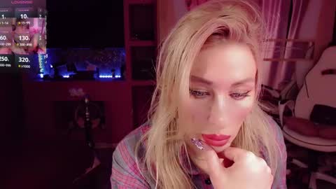 Nicole online show from 09/28/25, 10:15