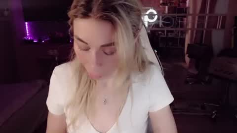 Nicole online show from 06/11/26, 06:33