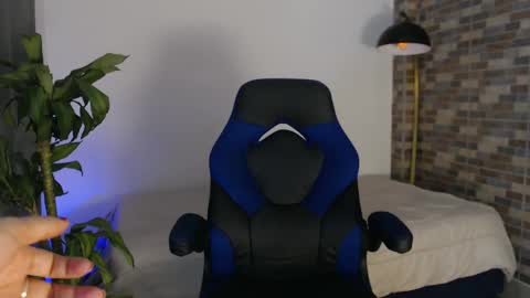 Nicole Haley online show from 09/25/25, 06:39