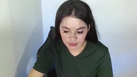 nicole_kiss01 online show from 11/28/25, 09:01