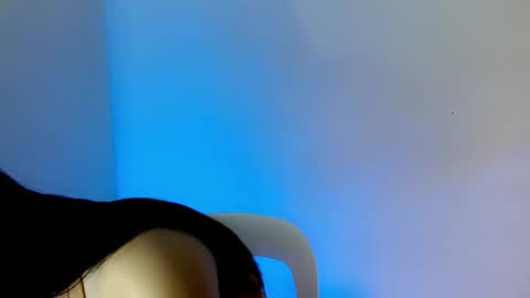 nicole_kiss01 online show from 02/25/26, 08:13