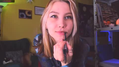 Nicole online show from 10/15/25, 02:44