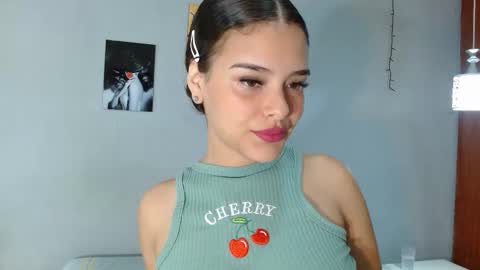 nicole_mayer01 online show from 10/15/25, 11:21