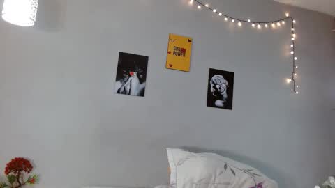 nicole_mayer01 online show from 10/19/25, 12:28