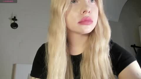 Mary online show from 03/11/25, 12:33