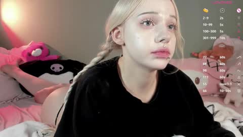 Mary online show from 10/30/25, 01:07