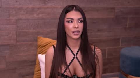 Nicole online show from 10/15/25, 07:41