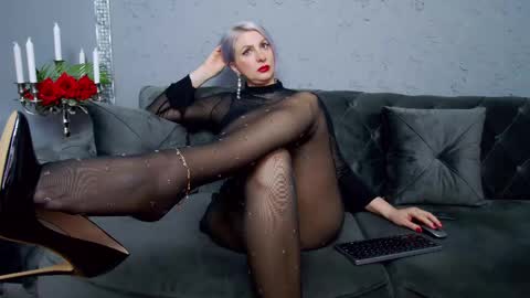 Nicole Domme online show from 02/10/25, 04:36