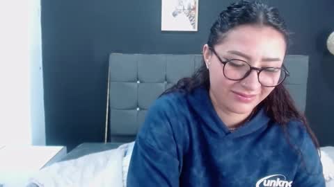 nicolee_8 online show from 09/27/25, 11:26