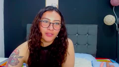 nicolee_8 online show from 10/10/25, 01:43