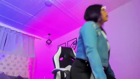 Snapshot of nicolee_millerr chatting on 01/10/26, 12:40 nicolee millerr online show from 01/10/26, 12:40