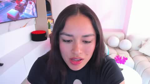 Snapshot of nicoleeorson chatting on 04/18/26, 07:29 Nicolle online show from 04/18/26, 07:29