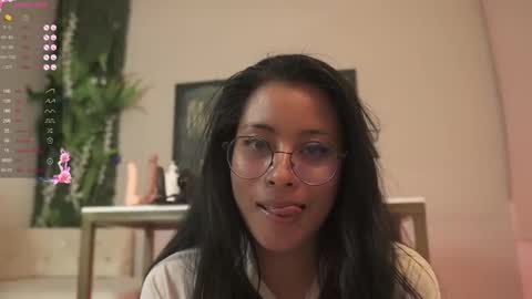 Nicol Flores  GMT-5 1530-2200  online show from 02/11/25, 11:22