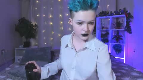 Snapshot of nicolefloret chatting on 12/18/24, 08:36 Nicole online show from 12/18/24, 08:36