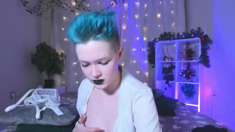 Snapshot of nicolefloret chatting on 12/18/24, 11:40 Nicole online show from 12/18/24, 11:40
