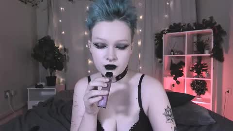 Snapshot of nicolefloret chatting on 12/21/24, 03:03 Nicole online show from 12/21/24, 03:03